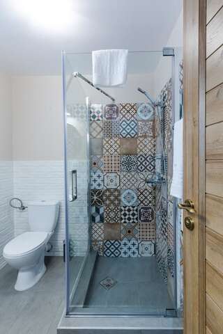 Отели типа «постель и завтрак» Drachenhaus Urban Villa Брашов Двухместный номер Делюкс с 1 кроватью или 2 отдельными кроватями-15